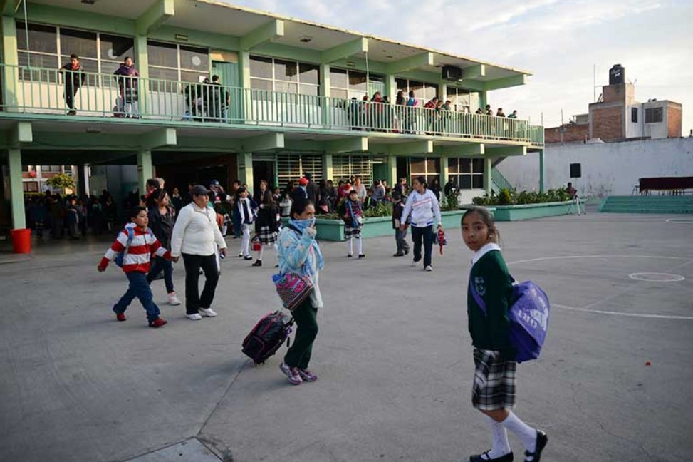 Este lunes regresaron a clases más de 24 millones de estudiantes a ...