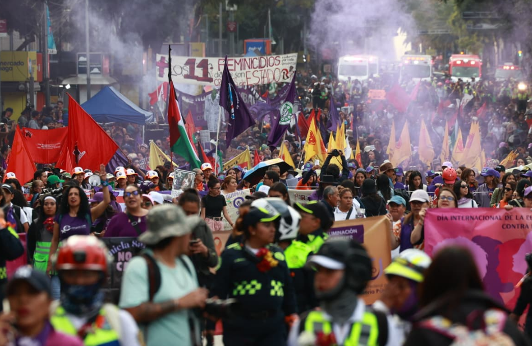 Miles de mujeres salen a las calles en la marcha del 25N para exigir ...
