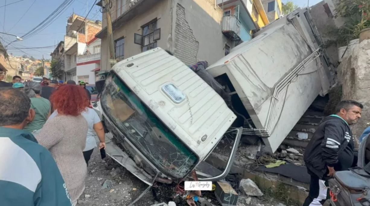 Camión se queda sin frenos en Naucalpan y provoca accidente mortal ...